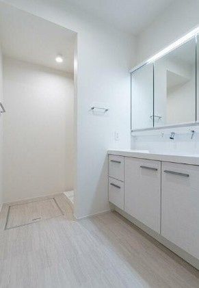 【独立洗面台】 | 杉並区桃井1丁目戸建賃貸 | 嬉しい独立洗面台付き。