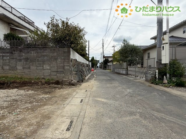 熊谷市見晴町　第4　新築一戸建て　リーブルガーデン　02の前面道路含む現地写真