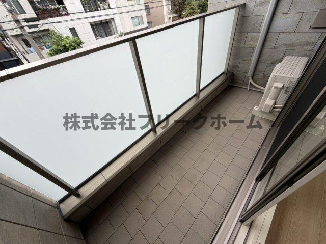武蔵野市中町３丁目のアパートのバルコニー