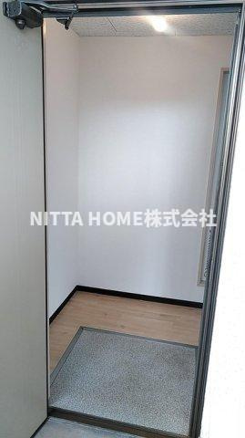 福知山市字内記の賃貸マンションの玄関|※同間取りの別のお部屋の室内写真です
