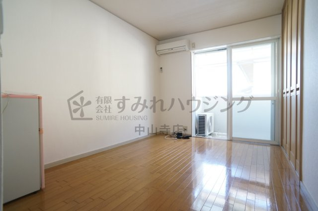 ヴィラ９ナイン【芸短生専用賃貸　※女性専用】の居間・リビング