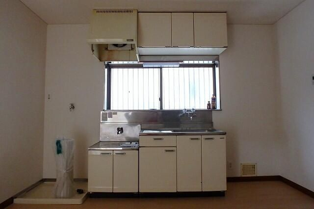 川崎市宮前区犬蔵２丁目のアパートのキッチン