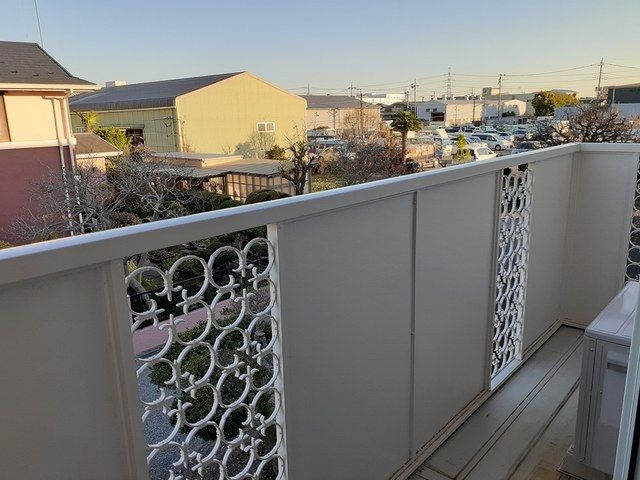 海老名市社家６丁目のアパートのバルコニー