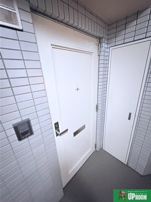 エクセレントライフ清水の玄関