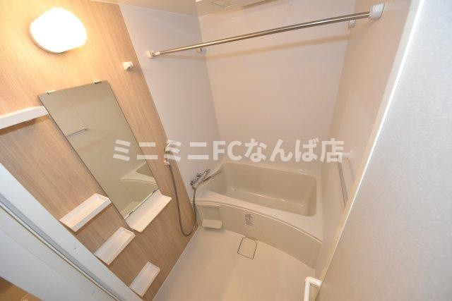 セレニテ難波西アリエの浴室