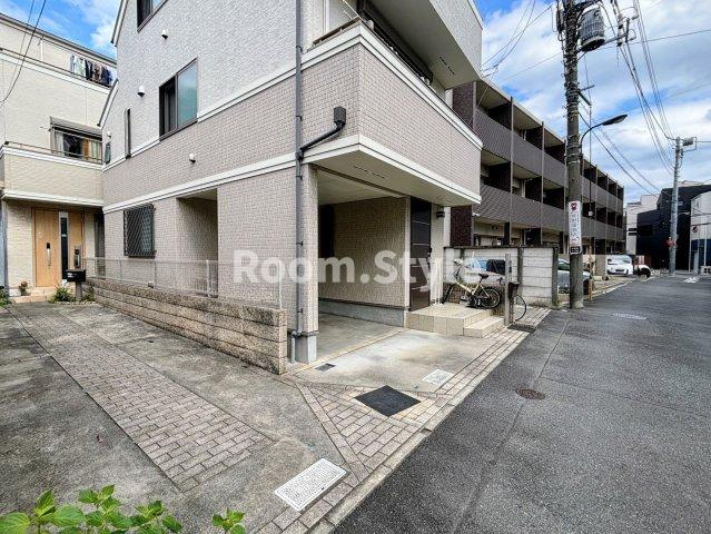 ハートフルタウン（目白1号棟）の前面道路含む現地写真|お問合せはお電話でもお受付しております。
03-6450-5211