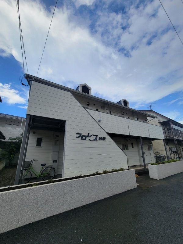 フロレス前原のエントランス