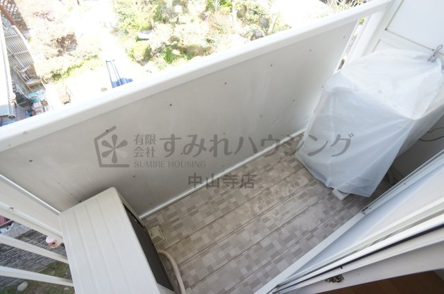 ヴィラ９ナイン【芸短生専用賃貸　※女性専用】のバルコニー