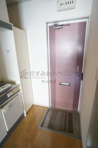 ヴィラ９ナイン【芸短生専用賃貸　※女性専用】の玄関