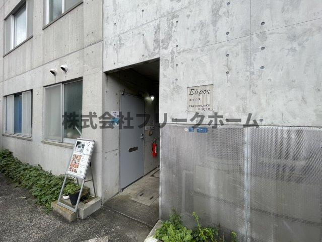 三鷹市上連雀２丁目の賃貸マンションのエントランス