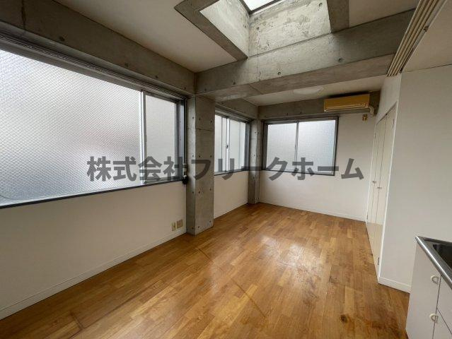 三鷹市上連雀２丁目の賃貸マンションの居間・リビング