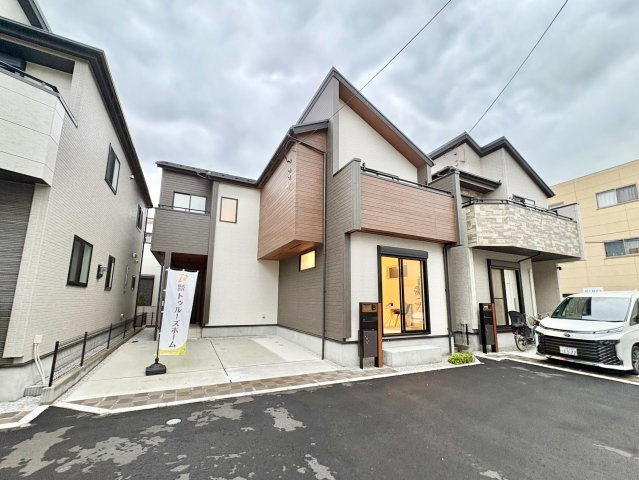 川越市藤原町の新築一戸建の外観|新河岸駅徒歩15分、上福岡駅徒歩19分。高階南小学校徒歩7分の好立地に長期優良住宅が全5棟。将来2部屋に分けられるフレキシブルな居室を備え、家族の成長にも対応できる新築住宅です。