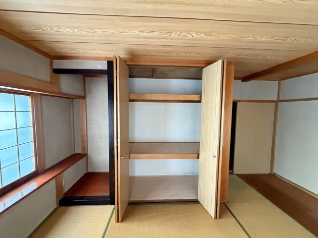 作草部町貸家の内装