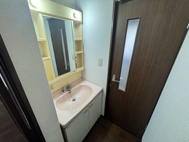 作草部町貸家の洗面所