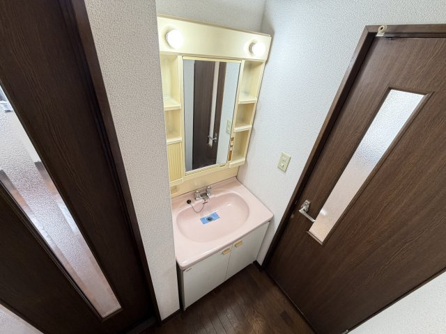 作草部町貸家の洗面所