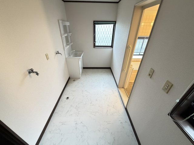 作草部町貸家の洗面所