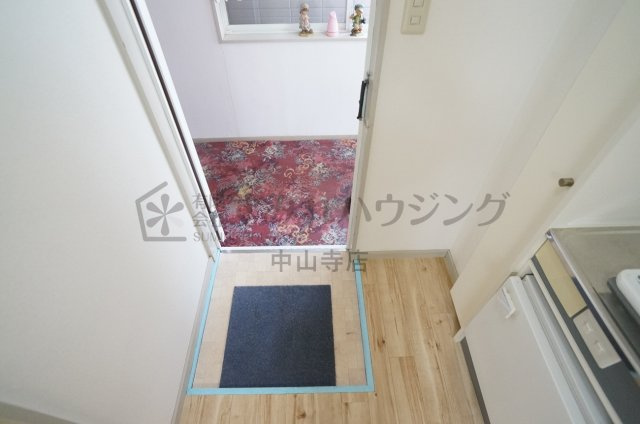 ヴィラ９ナイン【芸短生専用賃貸　※女性専用】の玄関
