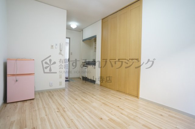 ヴィラ９ナイン【芸短生専用賃貸　※女性専用】の居間・リビング