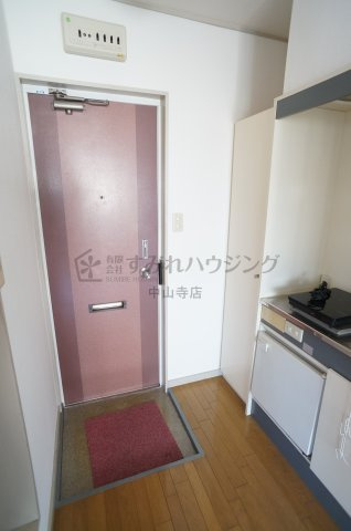ヴィラ９ナイン【芸短生専用賃貸　※女性専用】の玄関