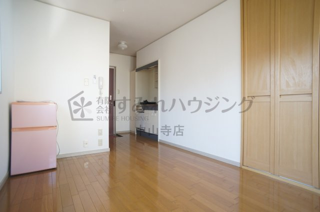 ヴィラ９ナイン【芸短生専用賃貸　※女性専用】の居間・リビング