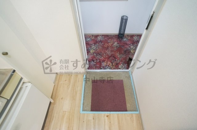 ヴィラ９ナイン【芸短生専用賃貸　※女性専用】の玄関