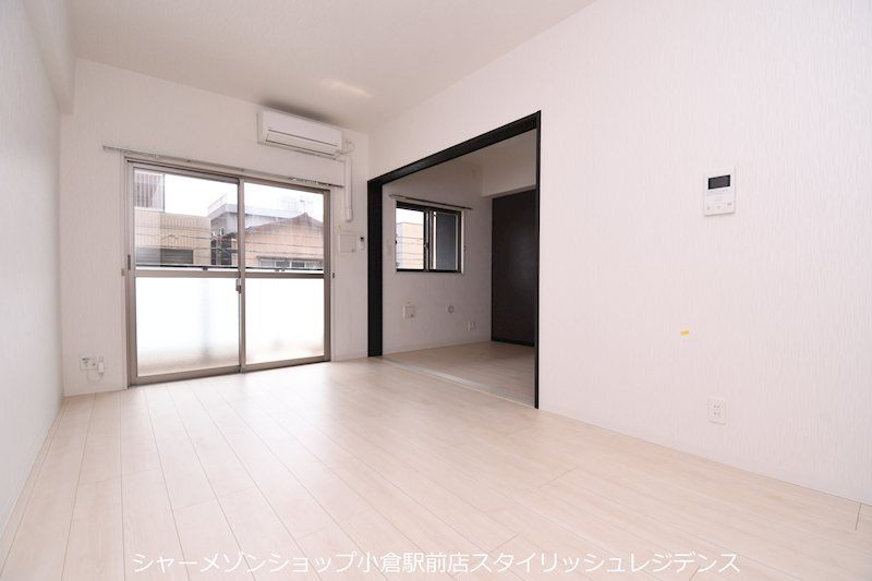 ネクステージ三萩野の洋室