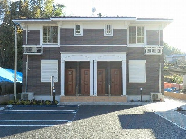 町田市上小山田町のアパートの外観