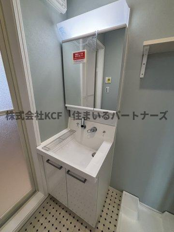 ローズコートの洗面所|明るい洗面所です