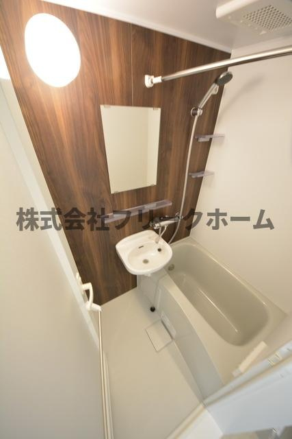 小金井市東町４丁目のアパートの浴室