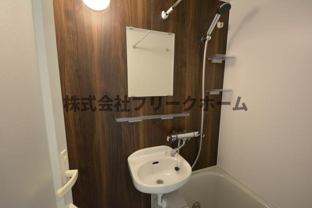 小金井市東町４丁目のアパートの洗面所