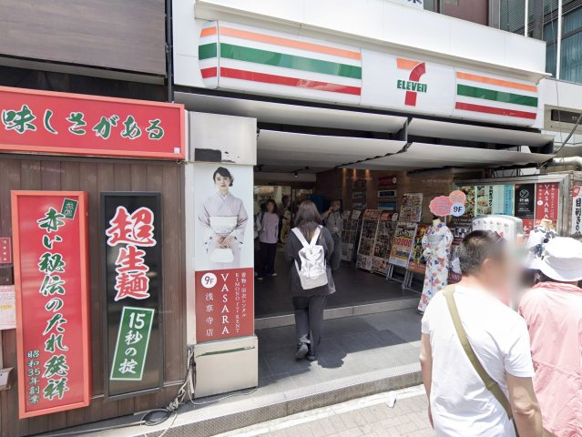 HK浅草ビルのエントランス