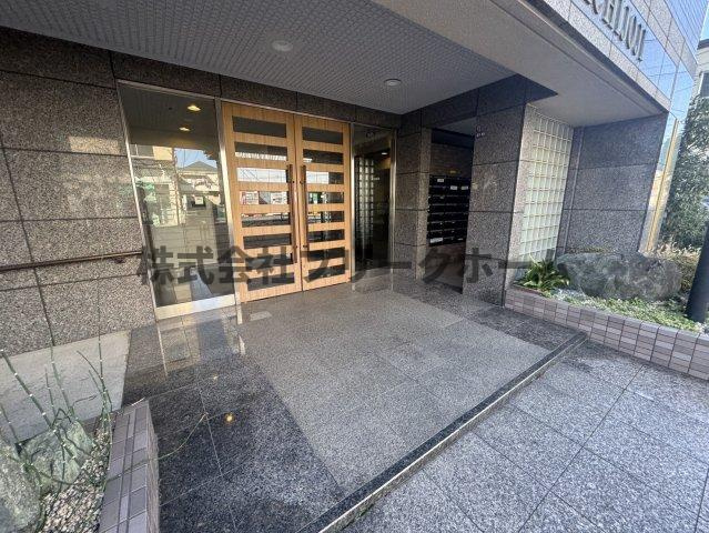 武蔵野市吉祥寺本町１丁目の賃貸マンションのエントランス