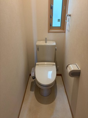 【トイレ】 | 花野井戸建貸家 | 落ち着いたトイレです