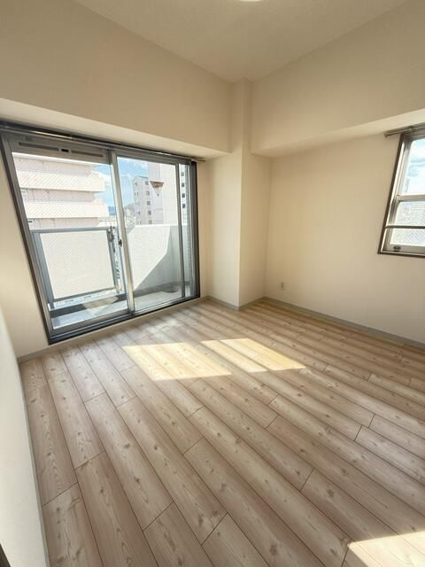 リエス新宿町の洋室