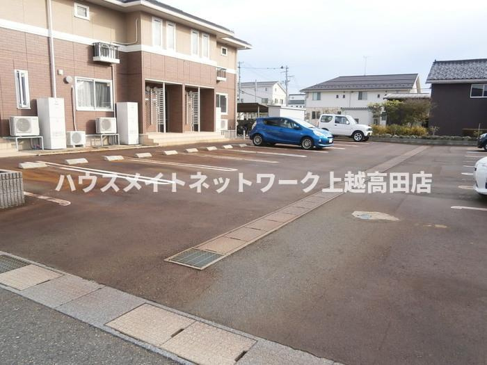 ファミリアの駐車場|消雪付駐車場