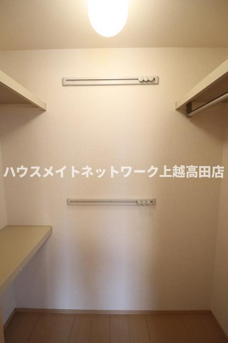 ファミリアの収納|ウォークインクローゼット