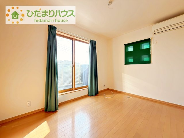 【洋室】 | 土浦市永国東町　中古戸建 | バルコニーに面した明るい洋室☆彡
