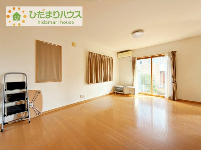 【居間・リビング】 | 土浦市永国東町　中古戸建 | 南向きのリビングではぽかぽかの日差しが感じられます☆彡