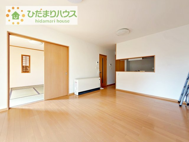 【居間・リビング】 | 土浦市永国東町　中古戸建 | お友達や親戚とホームパーティもいいですね(*^^*)