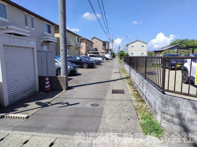 ６７５０９　岐阜市蔵前6丁目土地の前面道路含む現地写真