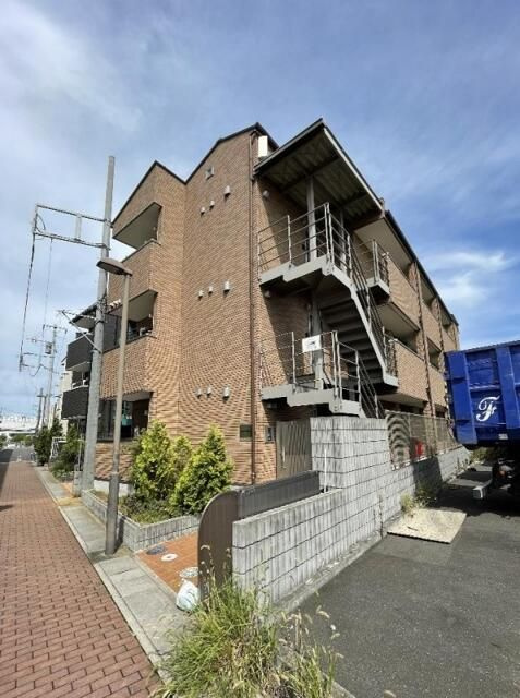 八潮市大字南川崎のアパートの外観