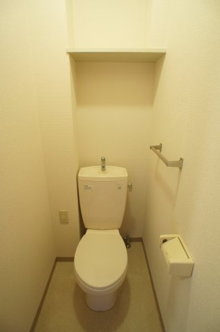 ｄｅｌ　Ｆｉｏｒｅ　Ａｙａｓｅのトイレ|落ち着いた色調のトイレです
