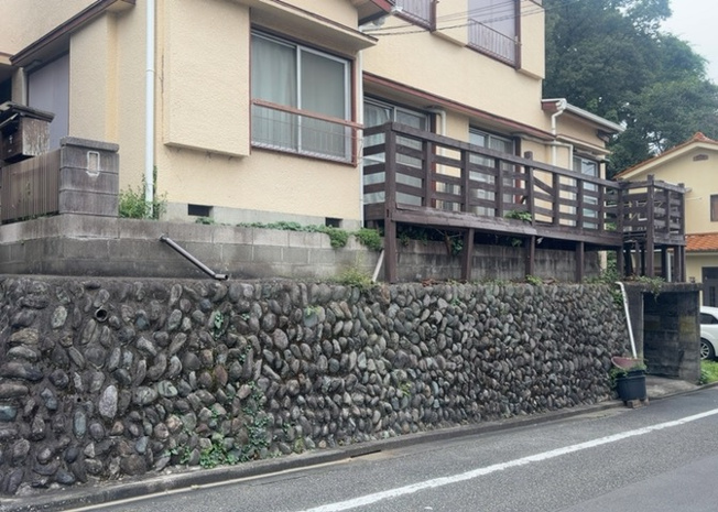 【外観】 | 物件の詳細については、現地を見てわかること以外に、役所や法務局などで調べないとわからないことがあります。そのため、現地に行く場合は、もしこの物件を買ったらどのような生活ができるかをイメージしましょう。