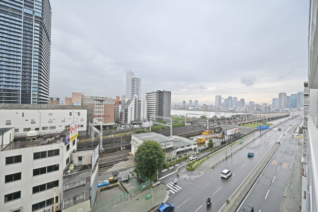 近鉄淀川リバーサイドマンションの展望|8階部分なので視界が抜けやすく、遠くまで見渡せる伸びやかな景色を日常の中で楽しめます。