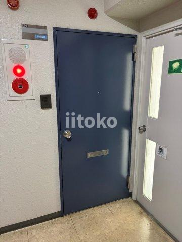 ニューライフ蔵前の玄関