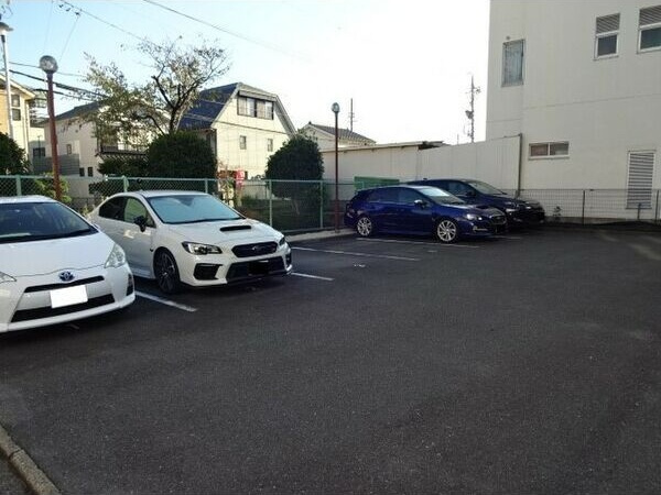 SMILE CITY M(スマイルシティエム)の駐車場