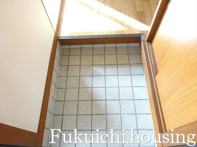 ハイフラット赤堤の玄関