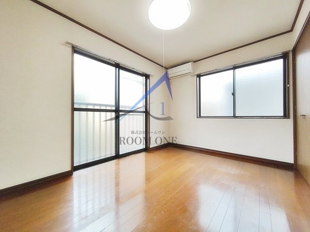 ラフォーレサカイ の居間・リビング|洋室のお部屋です。