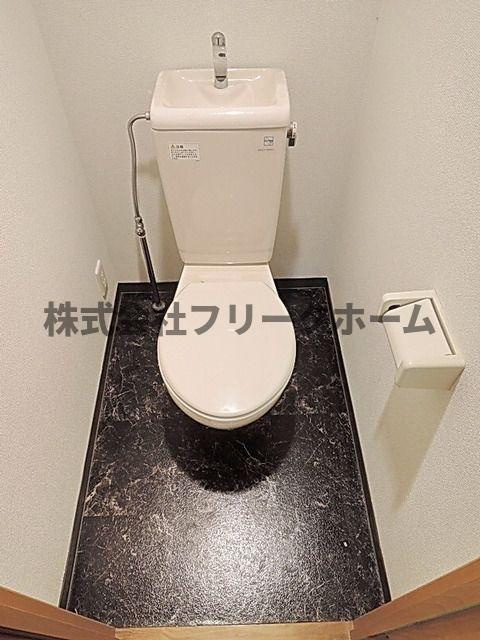 武蔵野市関前３丁目の賃貸マンションのトイレ