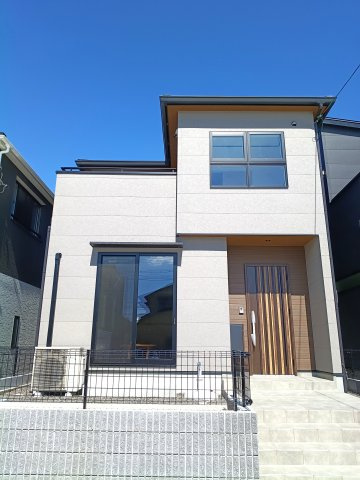 セルリアンステージ 周南市江の宮町の外観|1号地
周南市江の宮町の新築一戸建て「セルリアンステージ」。3台以上の駐車スペースを確保し、ZEH水準の省エネ性能や高い断熱性、制震ダンパーも備えた安心の住まいです。